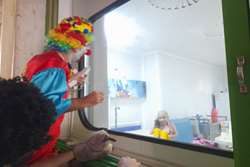 اجرای برنامه های شاد به مناسبت شب یلدا در مرکز طبی کودکان-قطب علمی طب کودکان