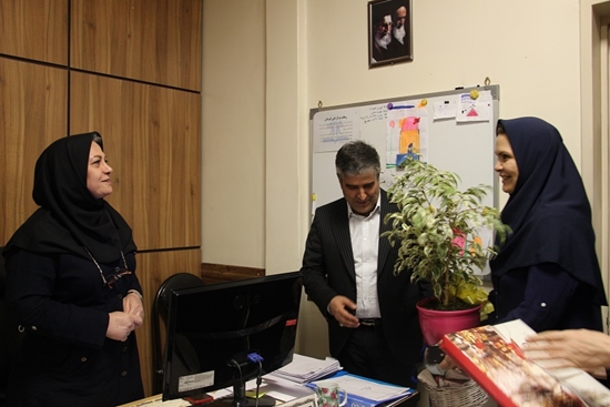 اعضای شورای فرهنگی بیمارستان مرکز طبی کودکان به مناسبت روز منابع انسانی از واحد امور اداری قدردانی کردند. 