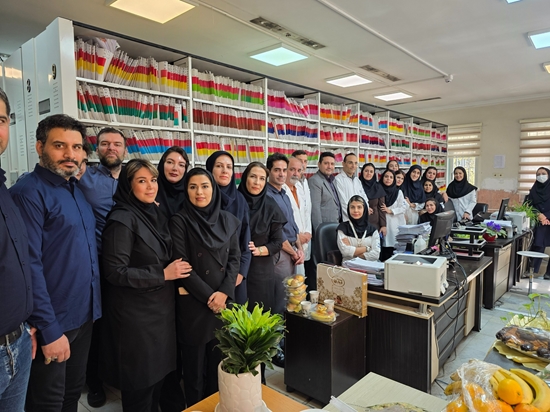 دیدار اعضای کمیته ‌رهبری و مدیریت بیمارستان با همکاران واحد فناوری اطلاعات سلامت 