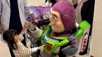 جشن روز طبیعت برای کودکان بستری در مرکز طبی کودکان به همت رزیدنت‌ها و همراهی اساتید